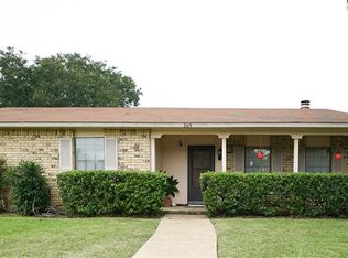 2113 Chatsworth Rd, Carrollton, TX 75007