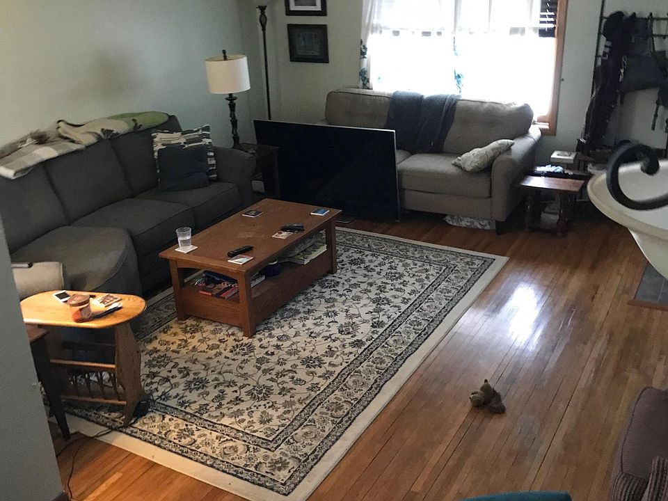 Big great room entryway with a lot of lights and hardwood floors
