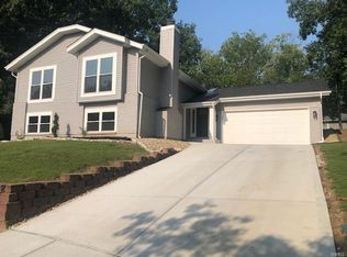 402 Holly Garden Ct, Ballwin, MO 63021