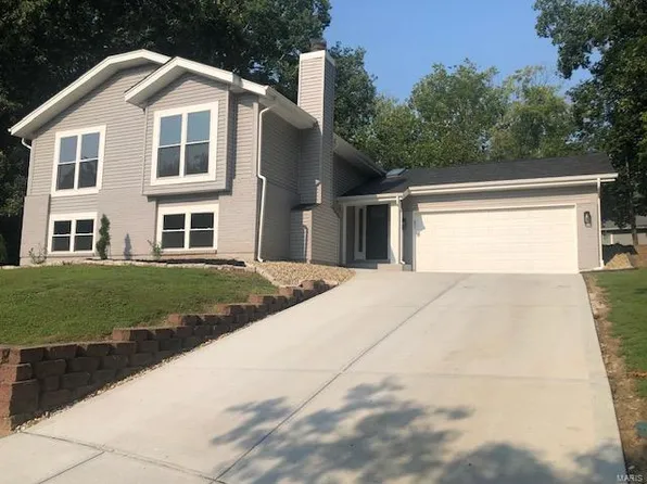 402 Holly Garden Ct, Ballwin, MO 63021