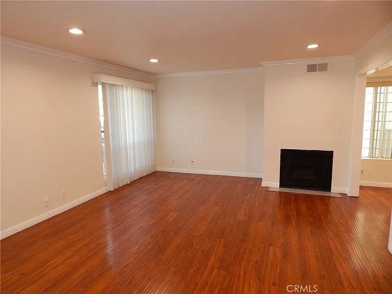 11834 Gilmore St — Photo 14