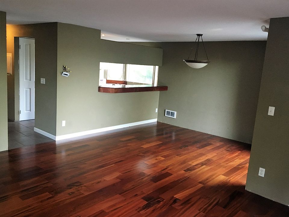 1st image of 11636 NE 70th Pl APT B