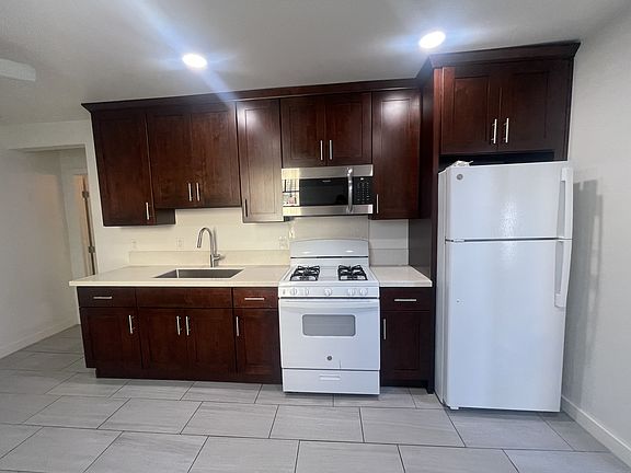 2nd image of 941 Thomas Ave #A