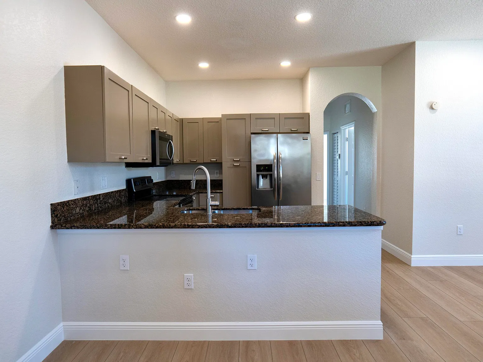 2 bed, 2.0 bath, 1083 sqft, $2,500 — Photo 4
