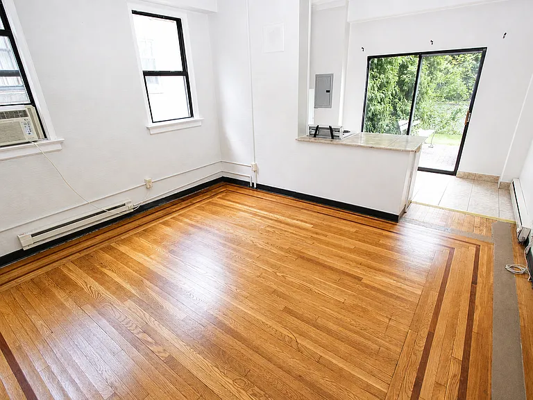Studio (Unit 1J)
