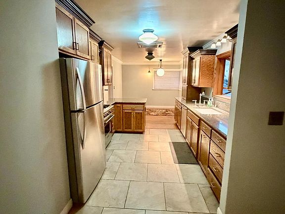 5th image of 429 S 2nd Street