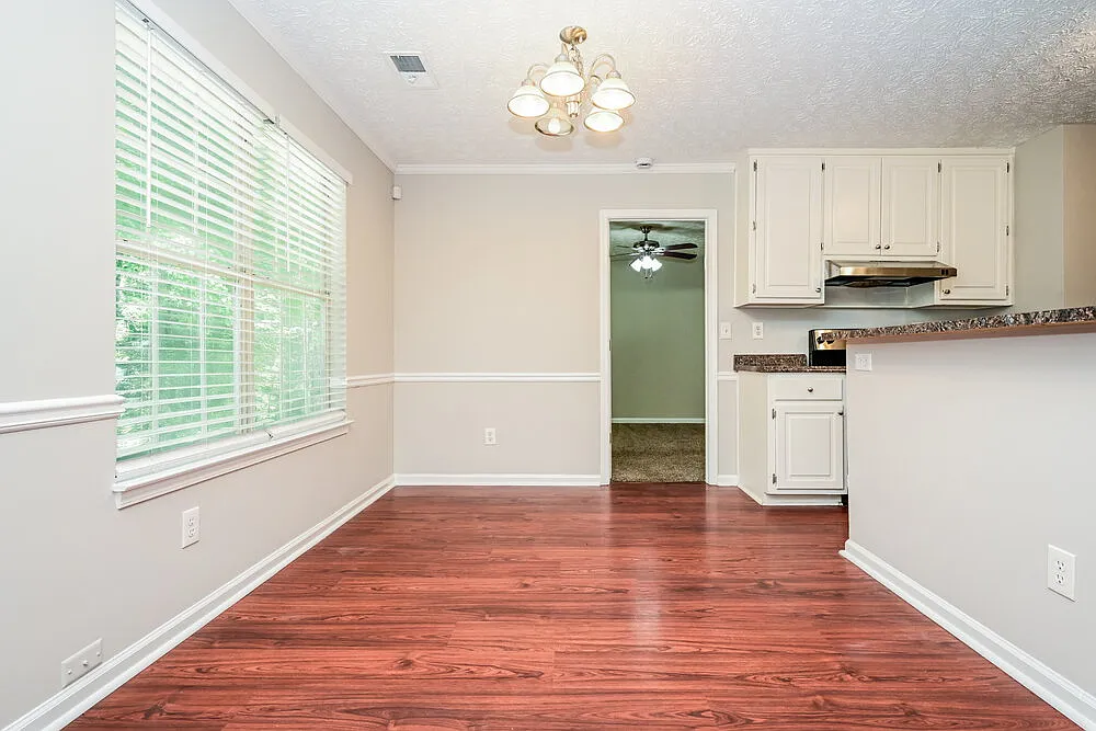 3 bed, 2.0 bath, 1242 sqft, $1,850 — Photo 4