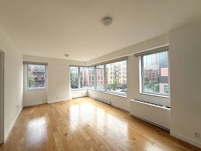 503 W 46th St #7 — Photo 6