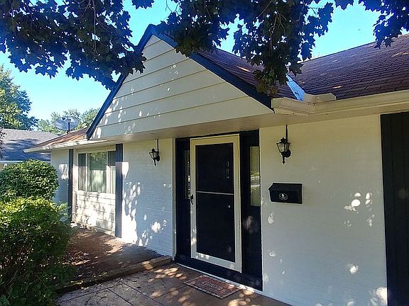 3rd image of 413 Audrey Dr