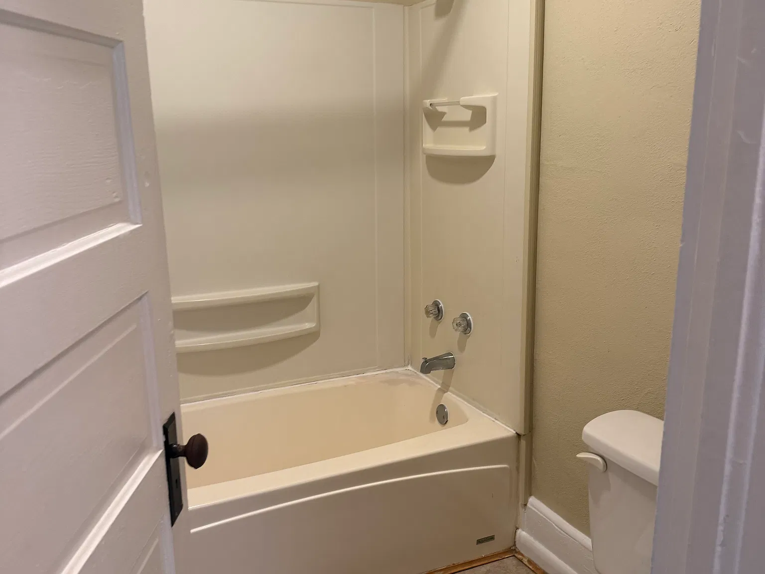 2 bed, 930 sqft, $1,050 — Photo 3
