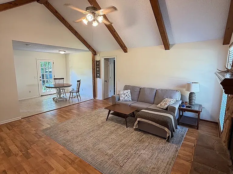 530 Chadford Rd — Photo 5