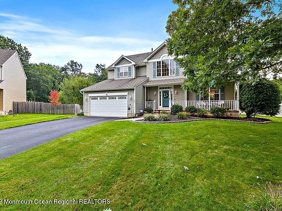3rd image of 329 Bayberry Ct