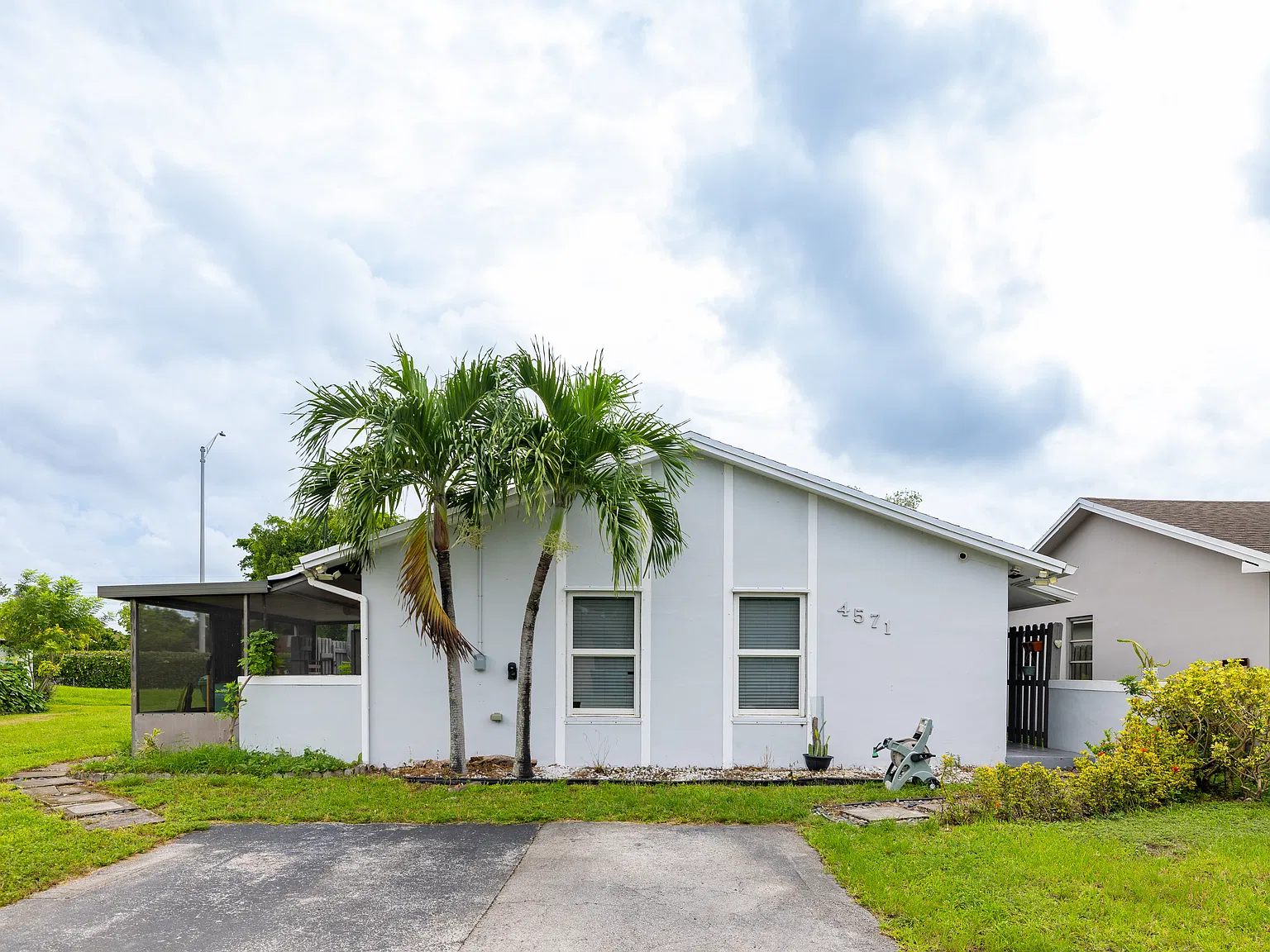 3 bed, 1134 sqft, $3,200 — Photo 2