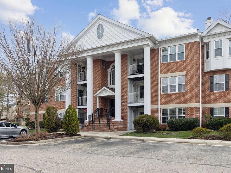 1st image of 2405 Forest Edge Ct Unit 104