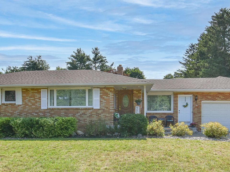 1st image of 128 Robin Ave N