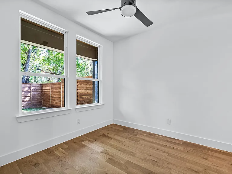 410 Avenue L #B — Photo 19