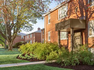 65-4 Sky View Dr, West Hartford, CT 06117