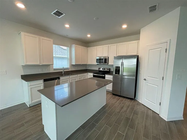 660 Tanaro Ln — Photo 16