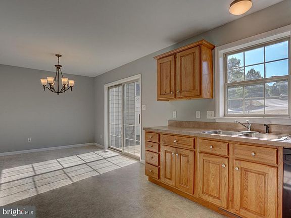 5th image of 642 Lausch Ln