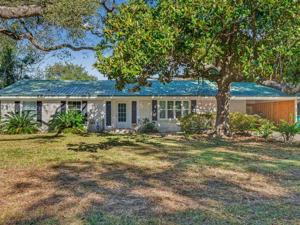 9 Walnut Ave, Shalimar, FL 32579