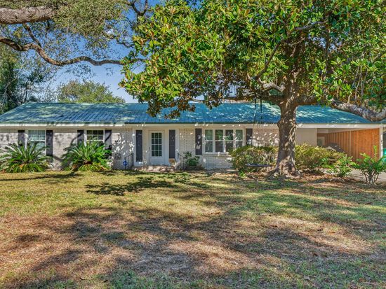 9 Walnut Ave, Shalimar, FL 32579