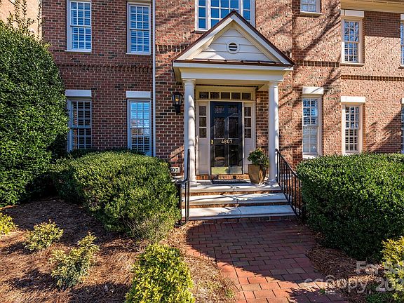2nd image of 4807 Cambridge Crescent Dr