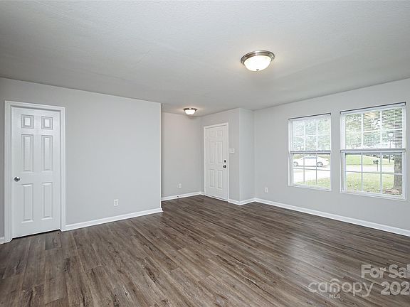 5th image of 4132 Chandler Haven Dr