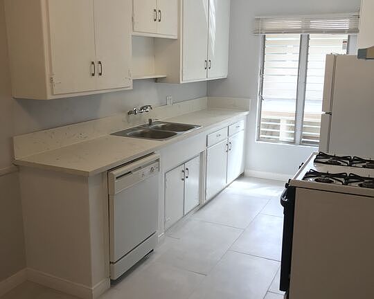5th image of 7630 Norton Ave