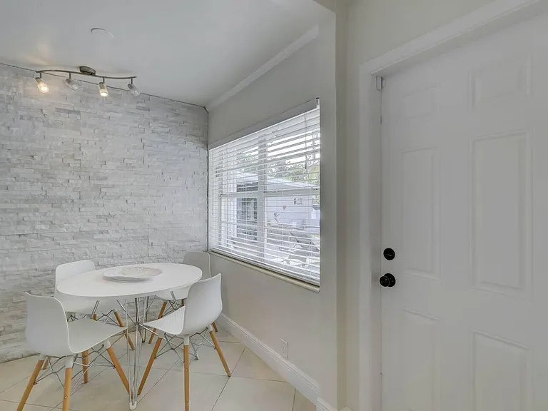 2740 NE 30th Pl #1-2 — Photo 14