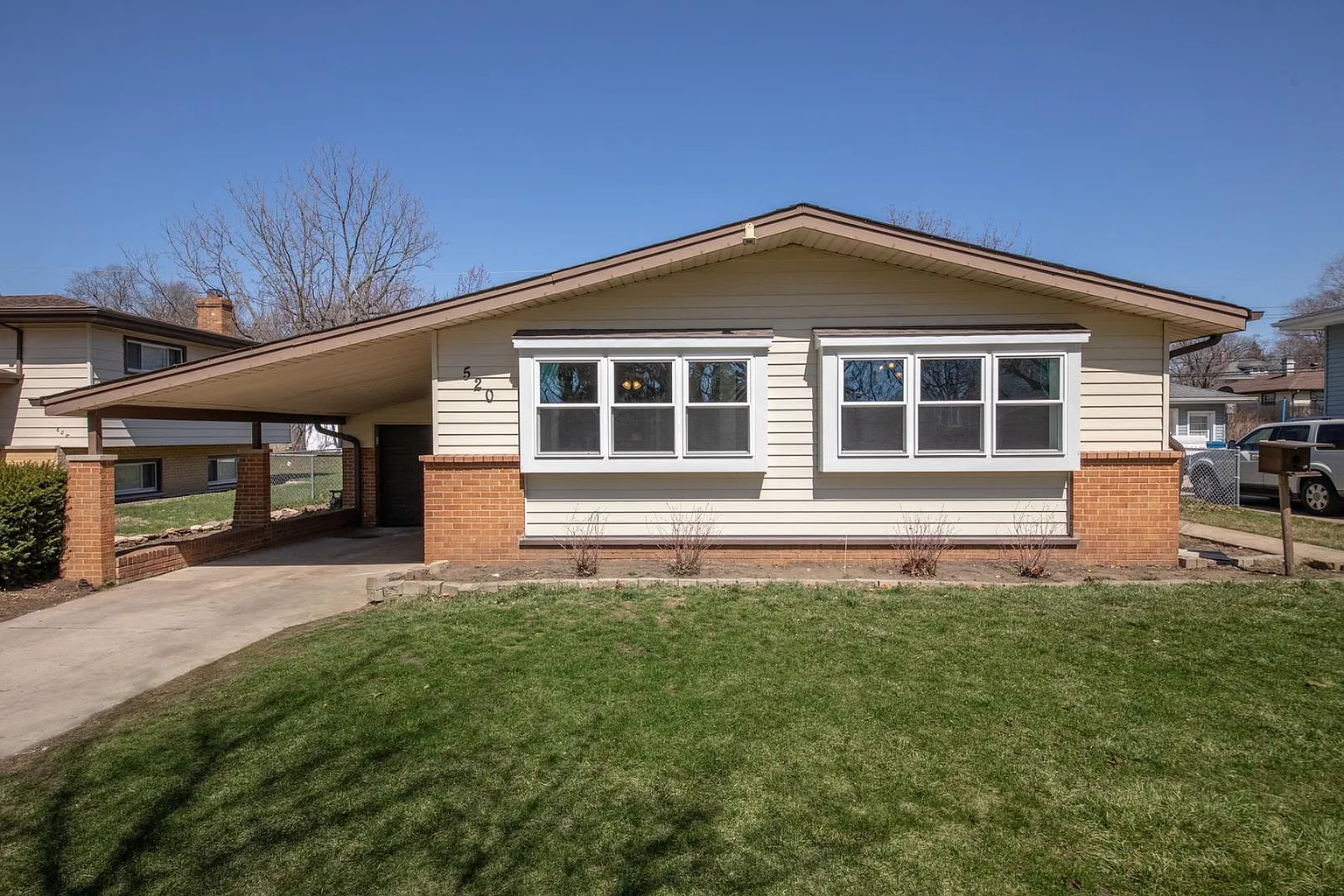 520 Lisa Rd photo 1