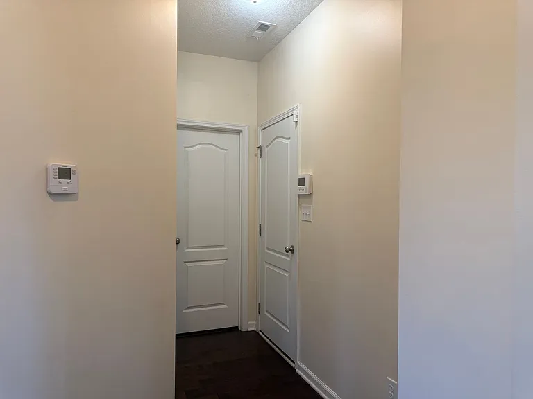 403 Derrick Dr — Photo 6