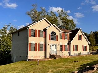 115 Falling Water Ct, Bushkill, PA 18324