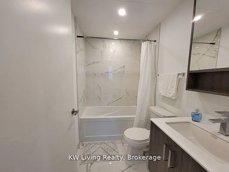 88 Queen St E #5609 — Photo 14