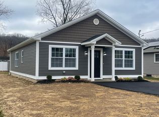 140 Lake Ave, Bristol, CT 06010