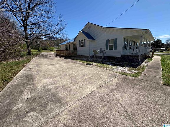 3rd image of 1090 Park Rd