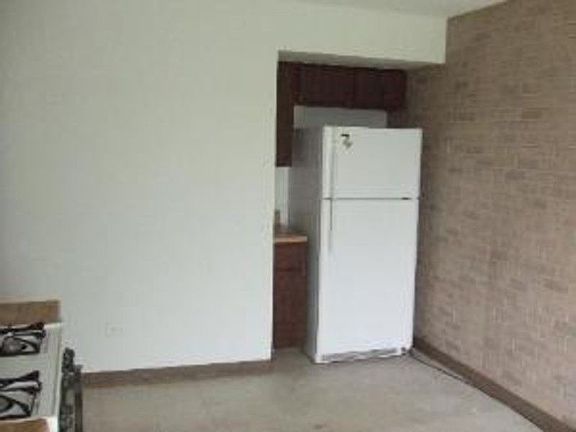 4th image of 21804 Peterson Ave