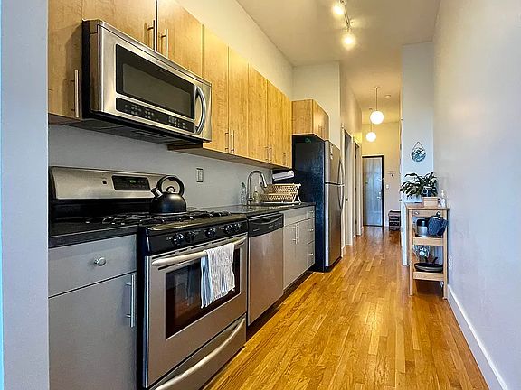 3rd image of 103 Jefferson Ave #3E