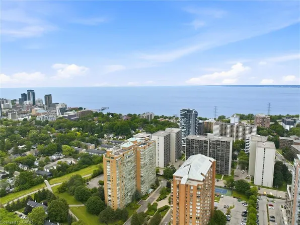 1276 Maple Crossing Blvd #110, Burlington, ON L7S 2J9