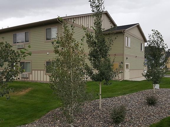 3rd image of 810 Bruins Ln APT 6