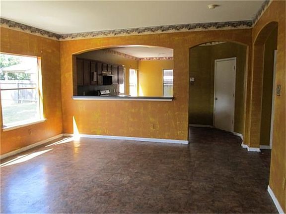 3rd image of 12211 Winthorne Ln