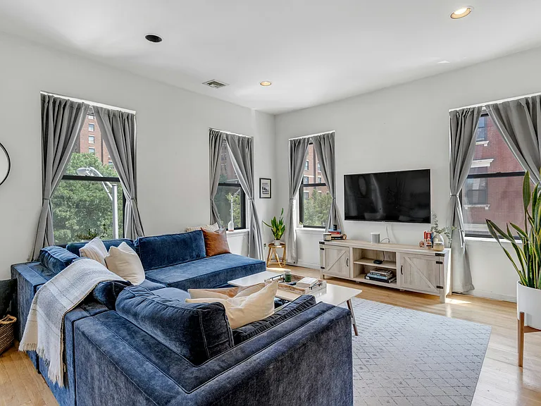 300 Hudson St #7 — Photo 2