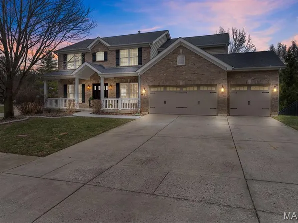 6 Pleasant Valley Dr, Ballwin, MO 63021