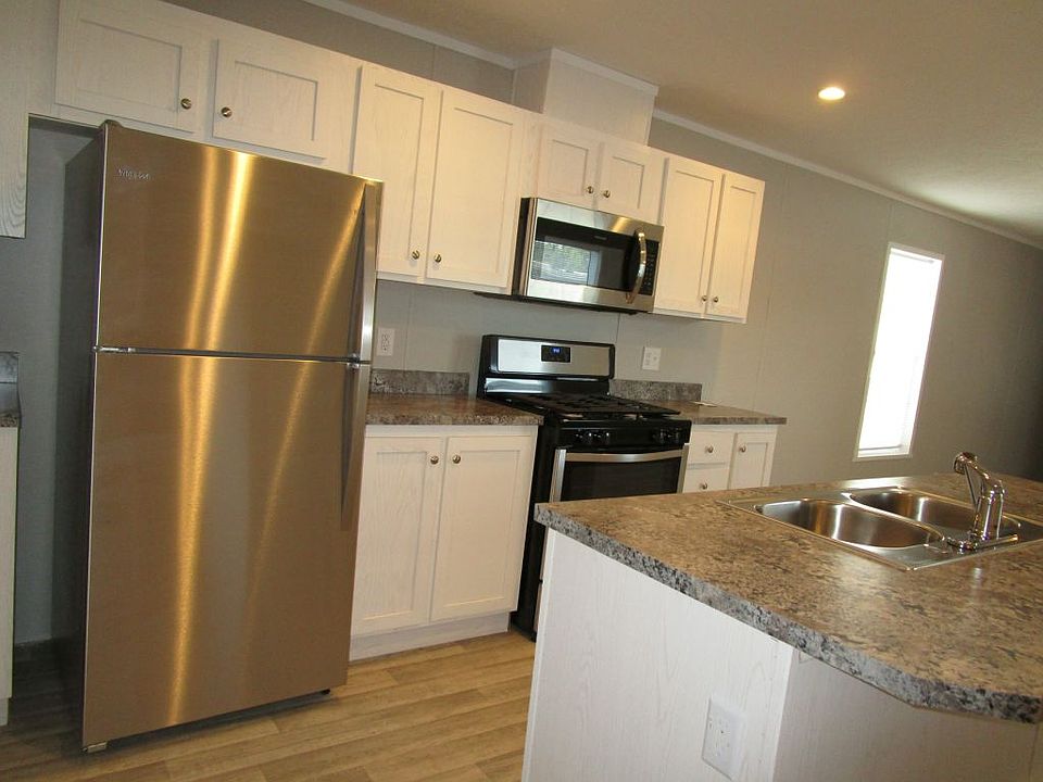 1st image of 23689 Hickory Dr