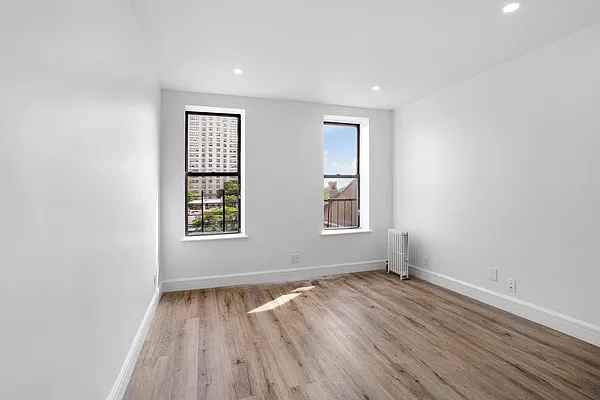 Rented by Safdie Realty Group | media 5