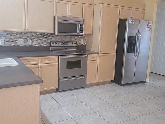3rd image of 981 SW Abingdon Ave