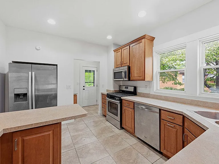 3713 Frances Ave — Photo 28