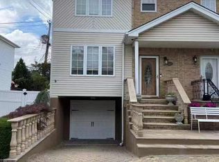 30 Jessica Ln, Staten Island, NY 10309