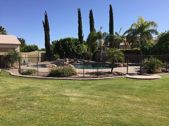 Large pool, diving & Play