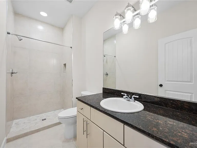 813 Travis St #408 — Photo 15
