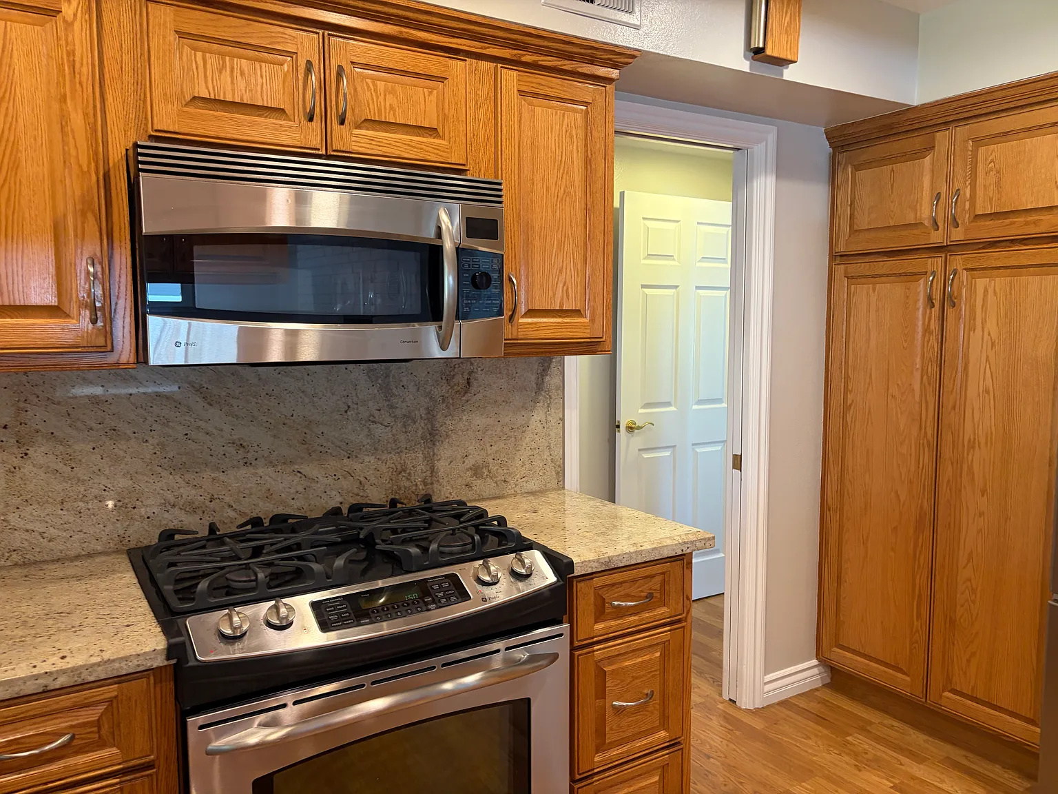 2954 Baker St — Photo 4